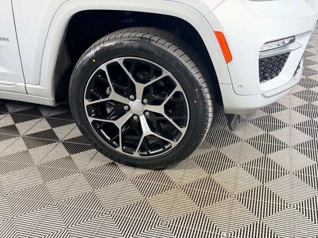 Certified 2022 Jeep Grand Cherokee Summit AWD/4WD image 11