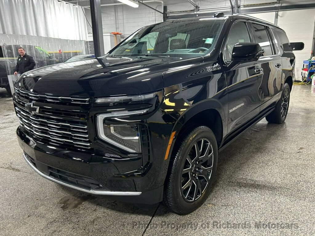 Used 2025 Chevrolet Suburban High Country AWD/4WD image 7