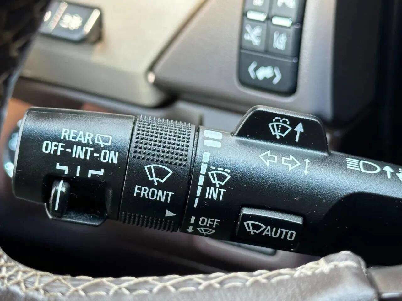 Used 2015 GMC Yukon XL Denali w/ Premium Package AWD/4WD image 16