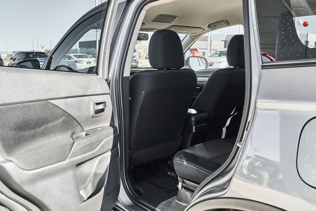 Used 2016 Mitsubishi Outlander SE AWD/4WD image 14