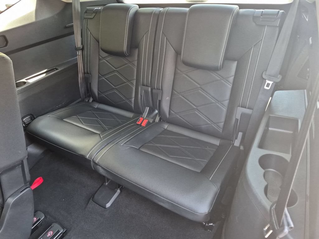 Used 2025 Volkswagen Atlas SE FWD image 29
