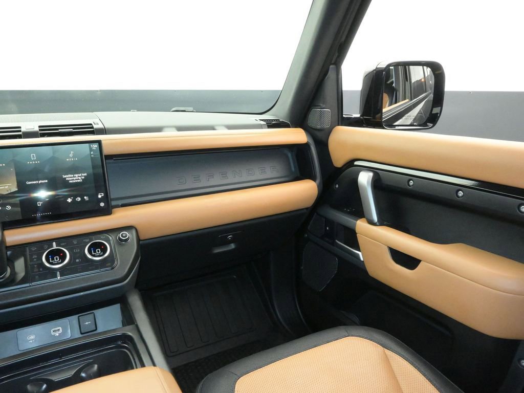 Used 2023 Land Rover Defender 110 X-Dynamic SE image 30