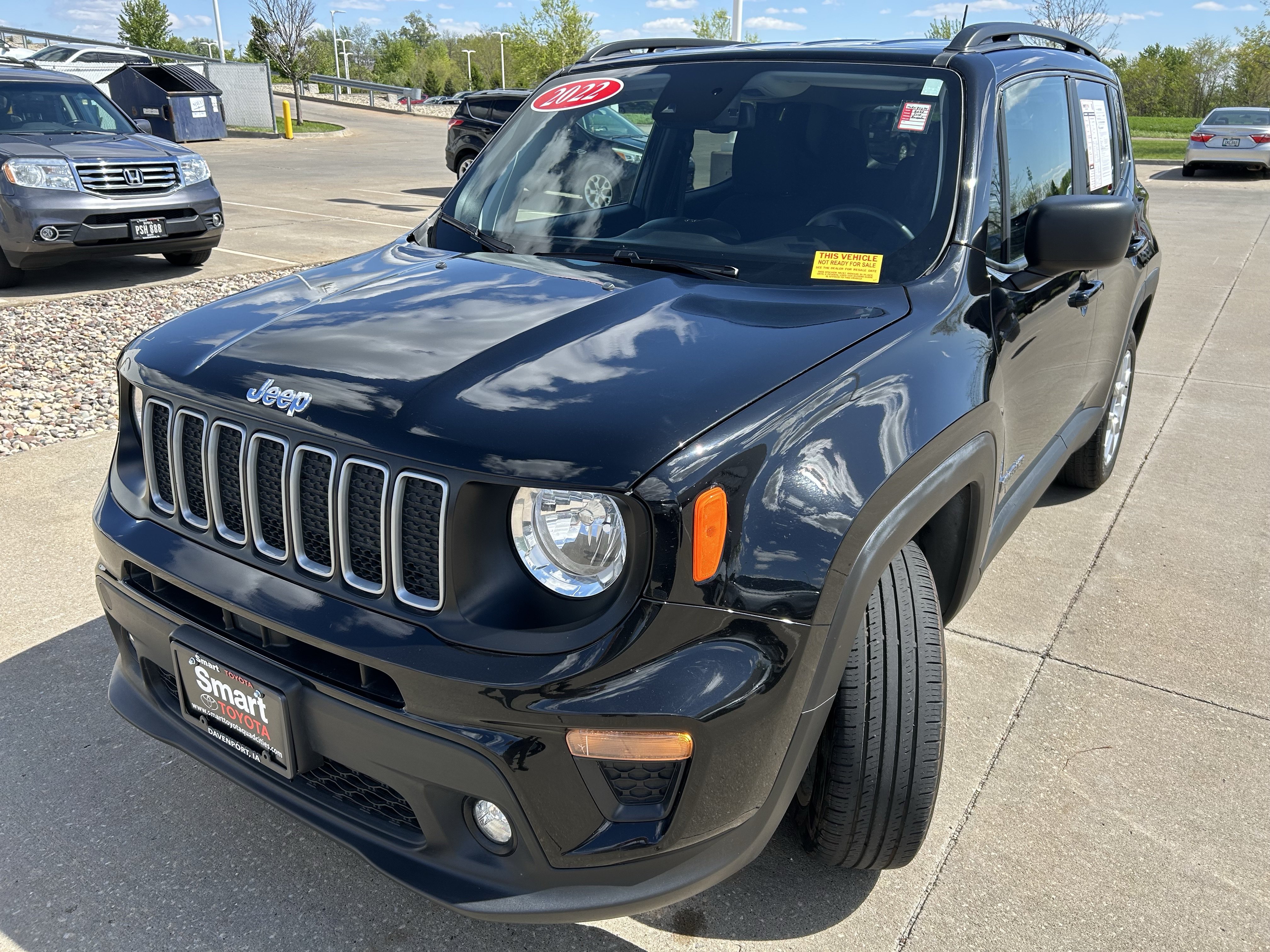 Used 2022 Jeep Renegade Latitude w/ Convenience Group AWD/4WD image 3