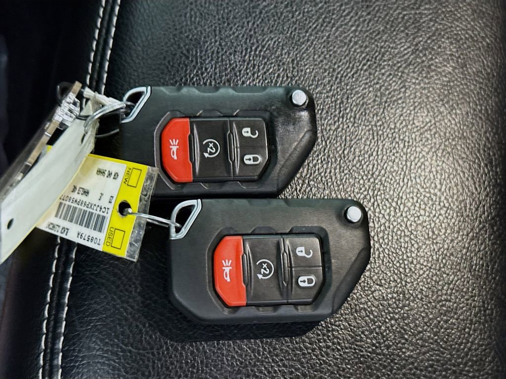Used 2023 Jeep Wrangler Unlimited Sahara w/ Cold Weather Group AWD/4WD image 34