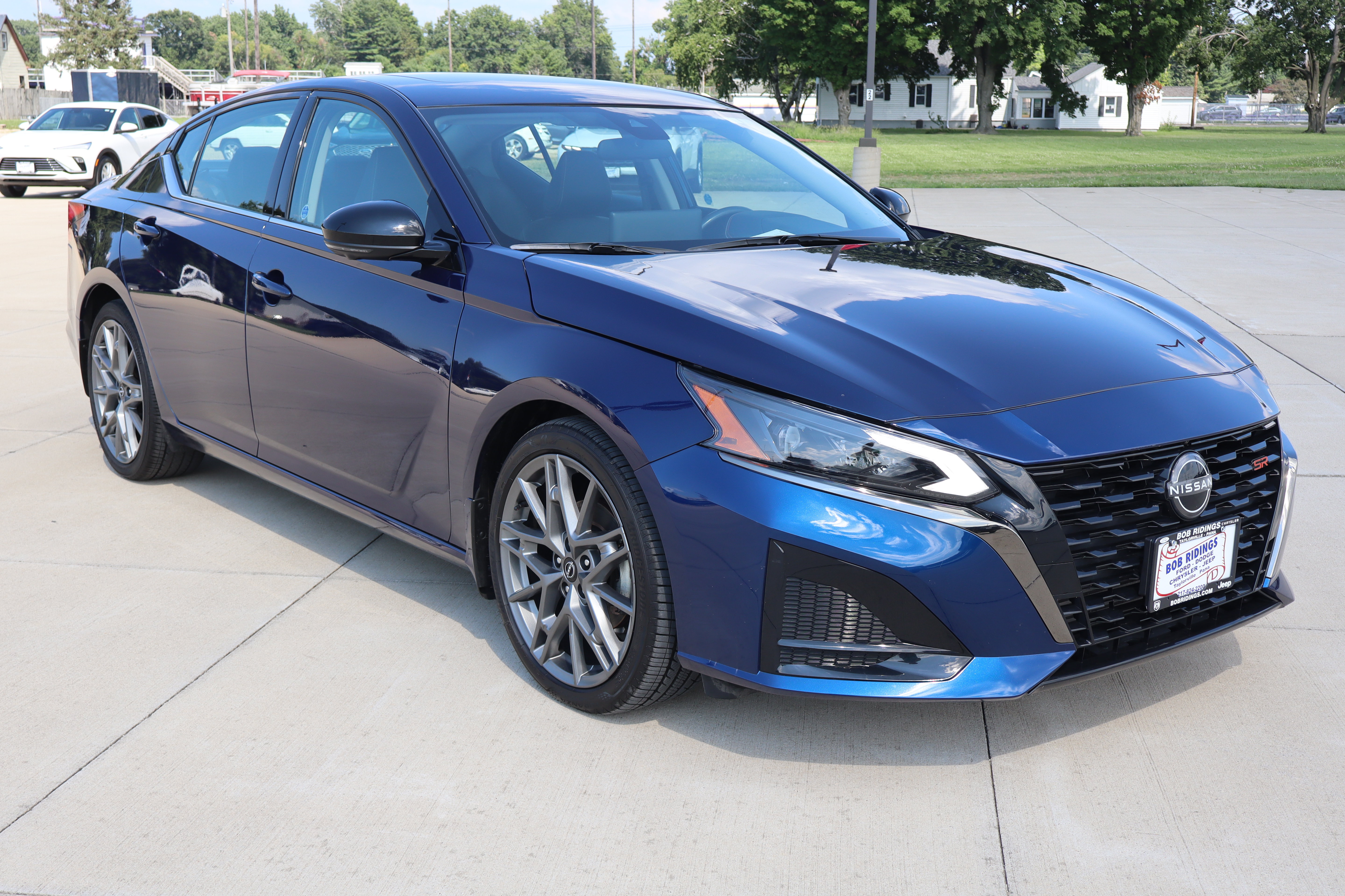 Used 2023 Nissan Altima 2.0 SR FWD image 4