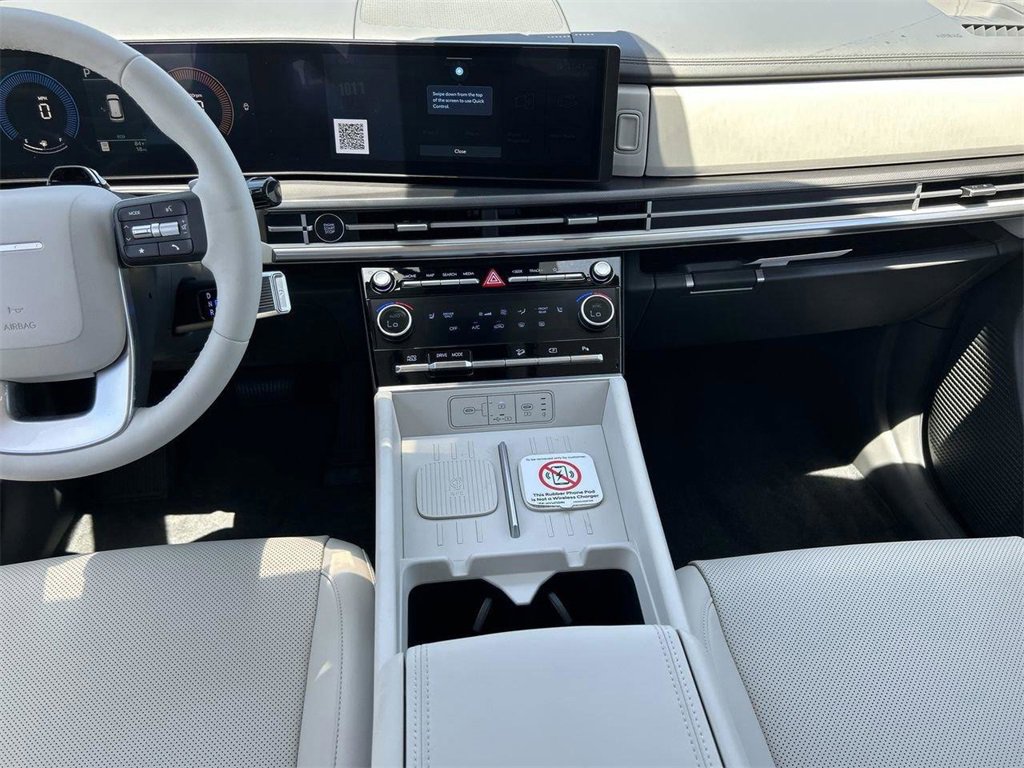 Used 2025 Hyundai Santa Fe SEL image 11