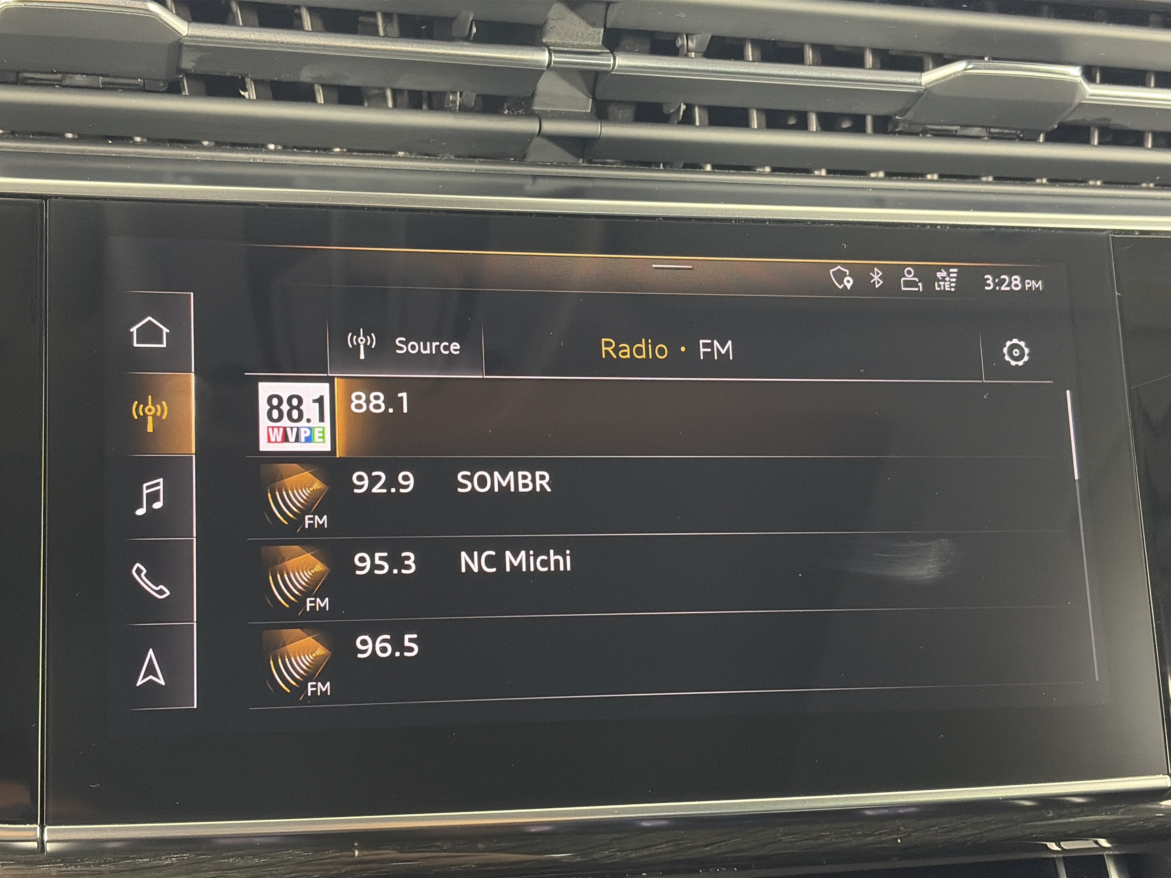 Used 2019 Audi Q8 Premium Plus AWD/4WD image 19