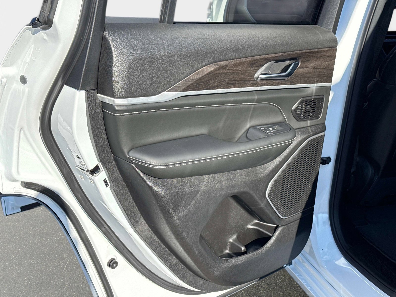 New 2026 Jeep Grand Cherokee Limited AWD/4WD image 14