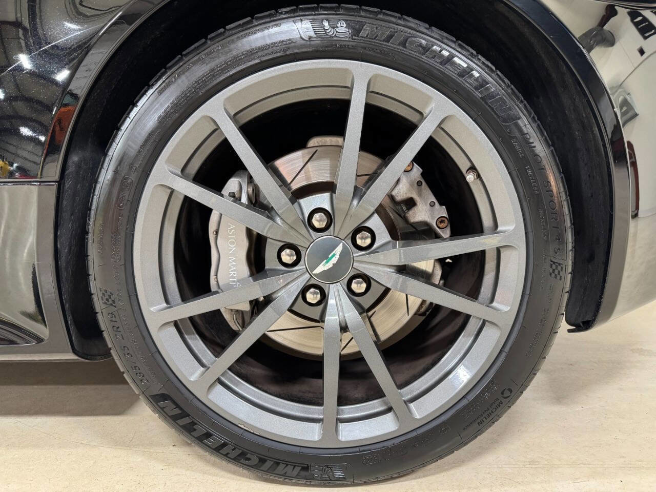 Used 2015 Aston Martin V8 Vantage GT image 29