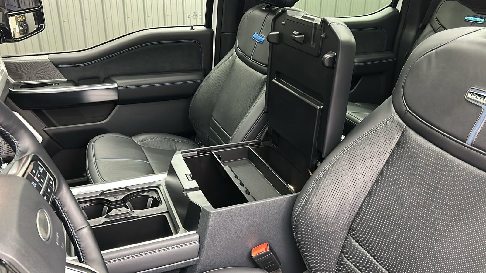 Used 2025 Ford F450 Platinum w/ FX4 Off-Road Package image 30