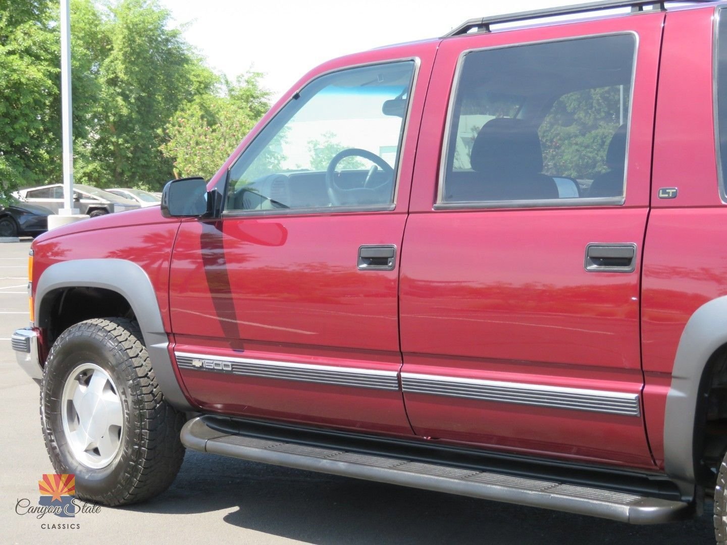 Used 1999 Chevrolet Suburban 4WD w/ Preferred Equipment Group 3 image 24