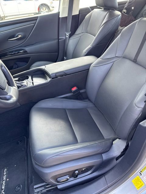 Used 2024 Lexus ES 300h w/ Premium Package image 13