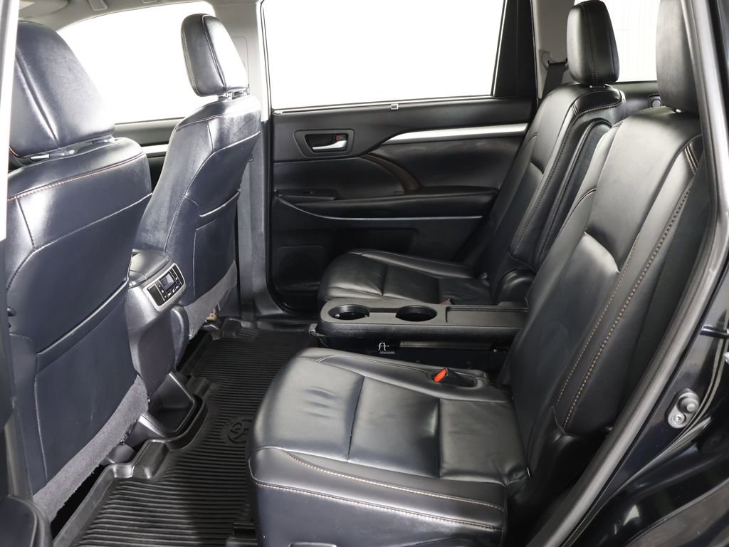 Used 2019 Toyota Highlander XLE AWD/4WD image 37