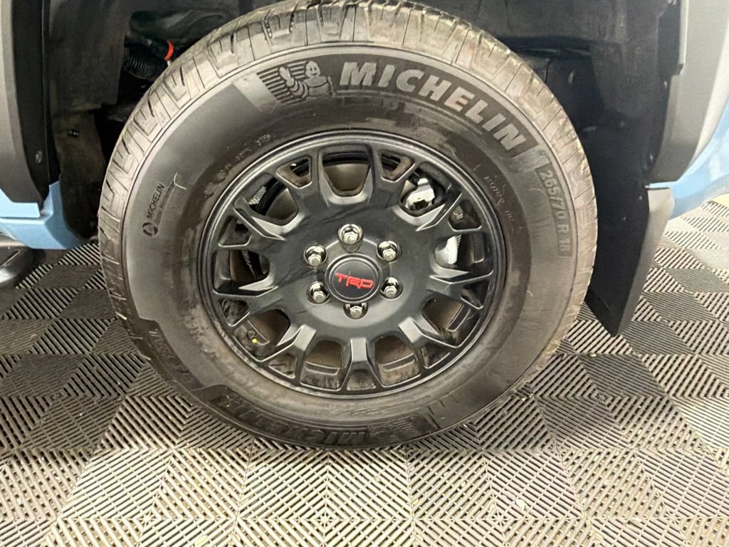 Used 2025 Toyota 4Runner TRD Off-Road Premium AWD/4WD image 32