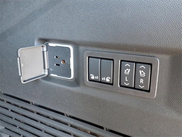 New 2026 GMC Yukon Elevation image 17
