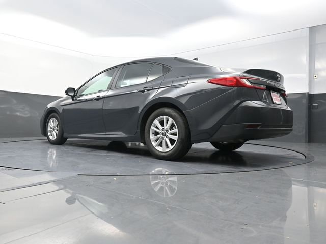Used 2025 Toyota Camry LE image 3