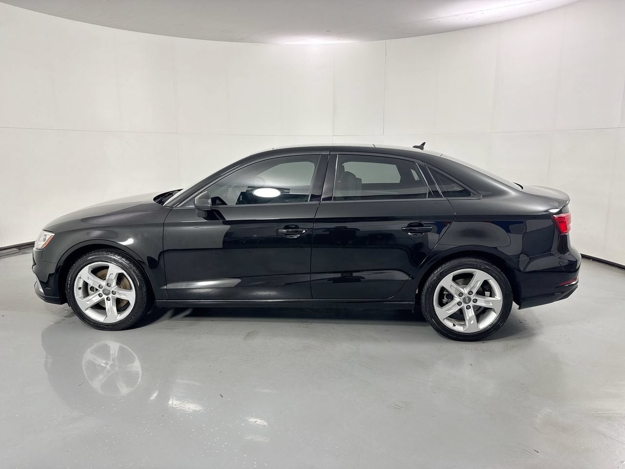 Used 2017 Audi A3 2.0T Premium FWD image 2