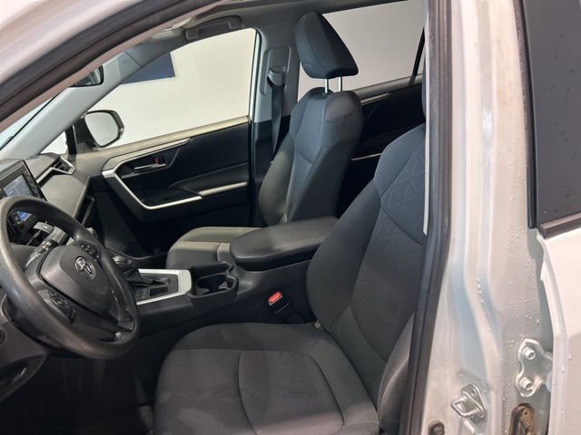 Used 2019 Toyota RAV4 XLE AWD/4WD image 16