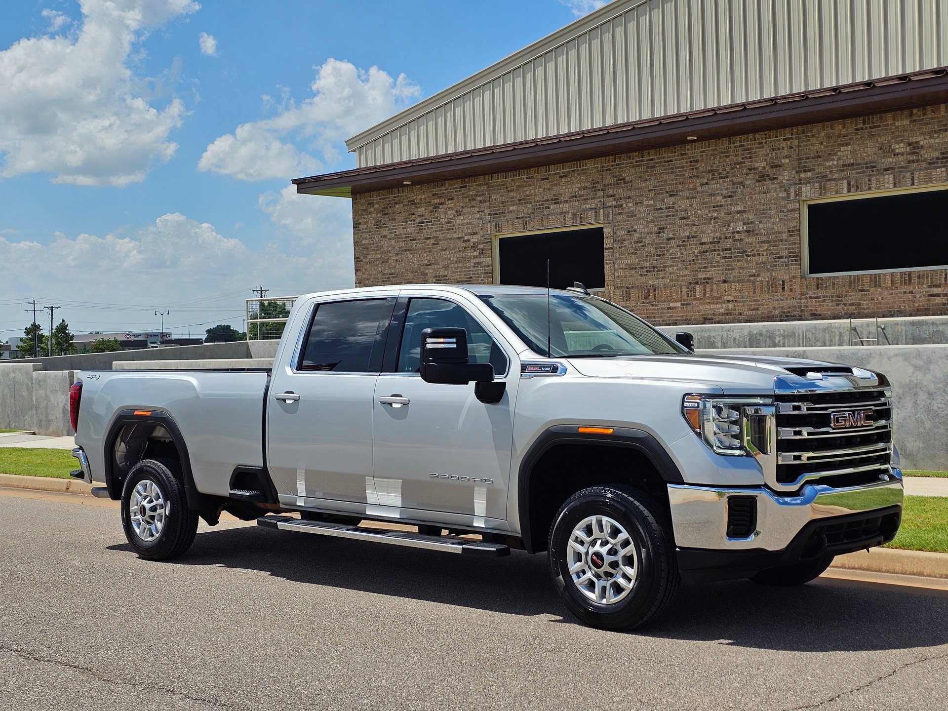 Used 2023 GMC Sierra 2500 SLE image 3