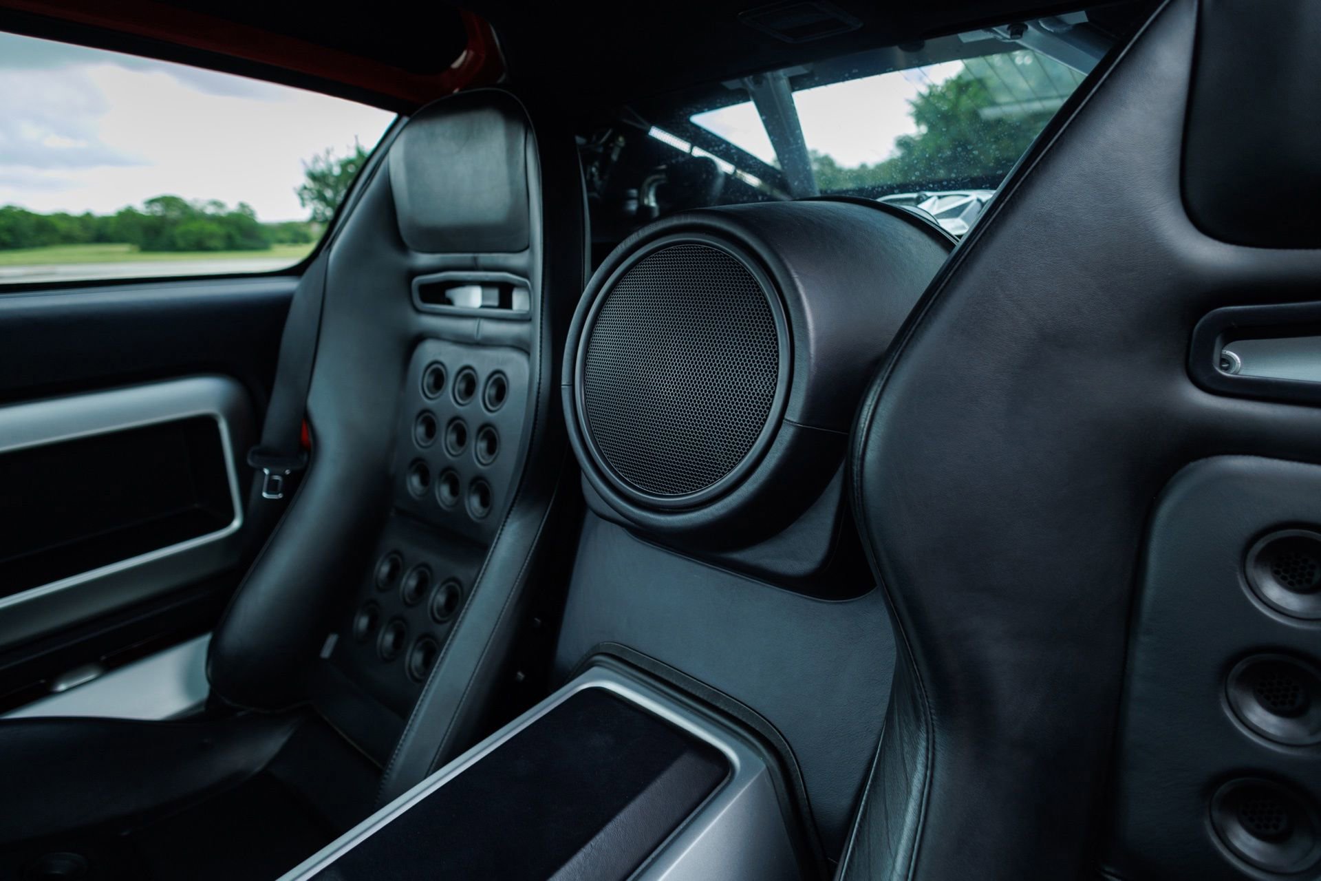 Used 2005 Ford GT RWD image 37