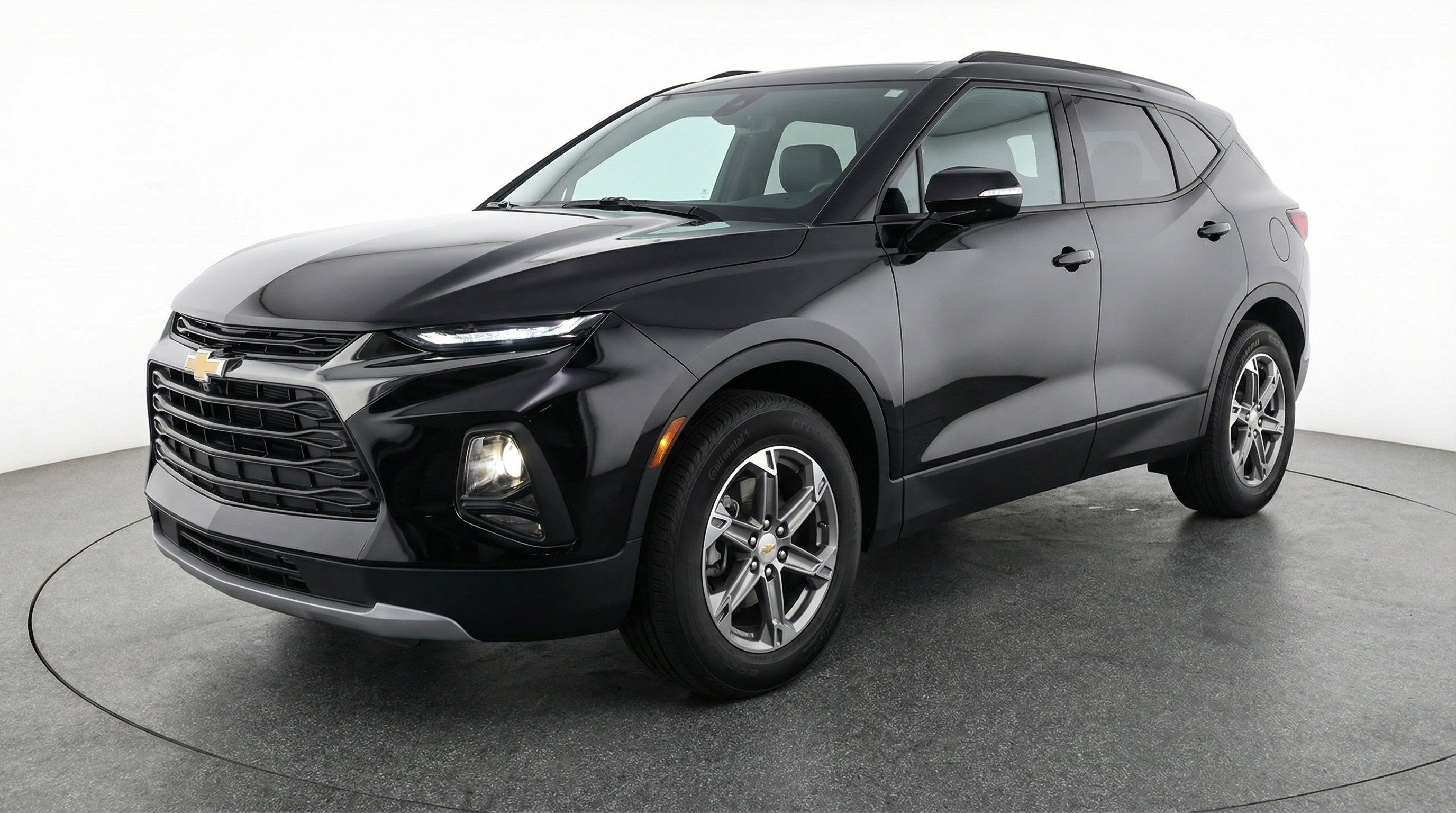 Used 2025 Chevrolet Blazer LT FWD image 3
