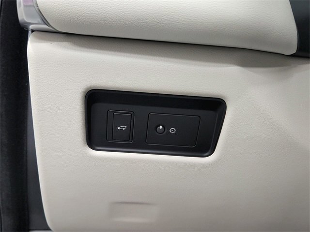 Used 2025 Jaguar F-PACE R-Dynamic S image 30