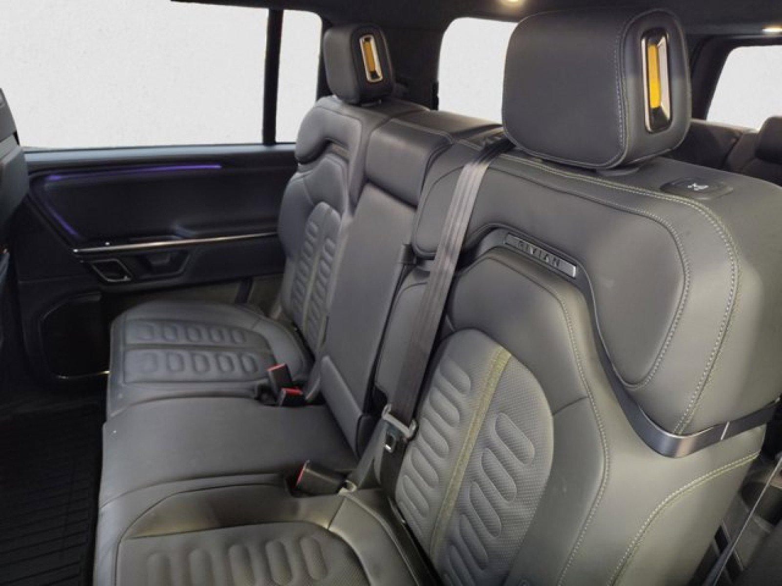 Used 2023 Rivian R1S Adventure AWD/4WD image 18