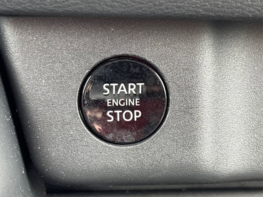 Certified 2025 Nissan Rogue Platinum image 31