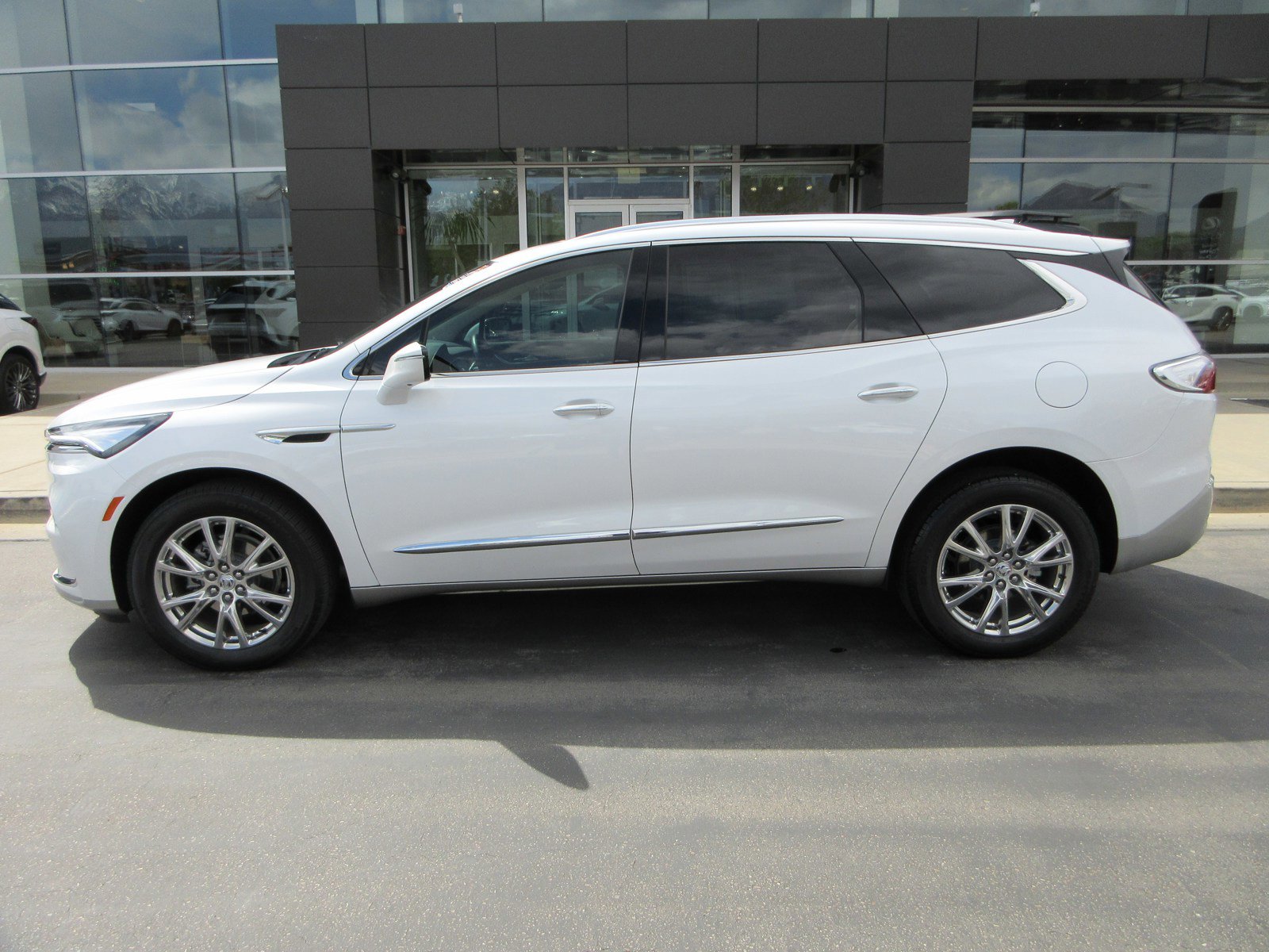 Used 2023 Buick Enclave Premium w/ Experience Buick Package AWD/4WD image 3