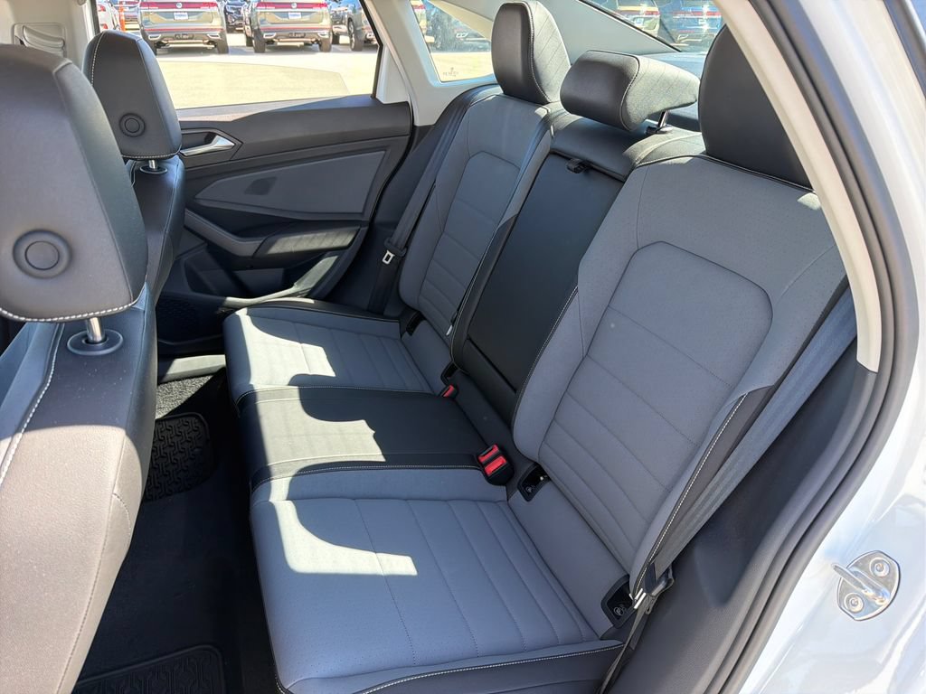 Used 2025 Volkswagen Jetta SE FWD image 22