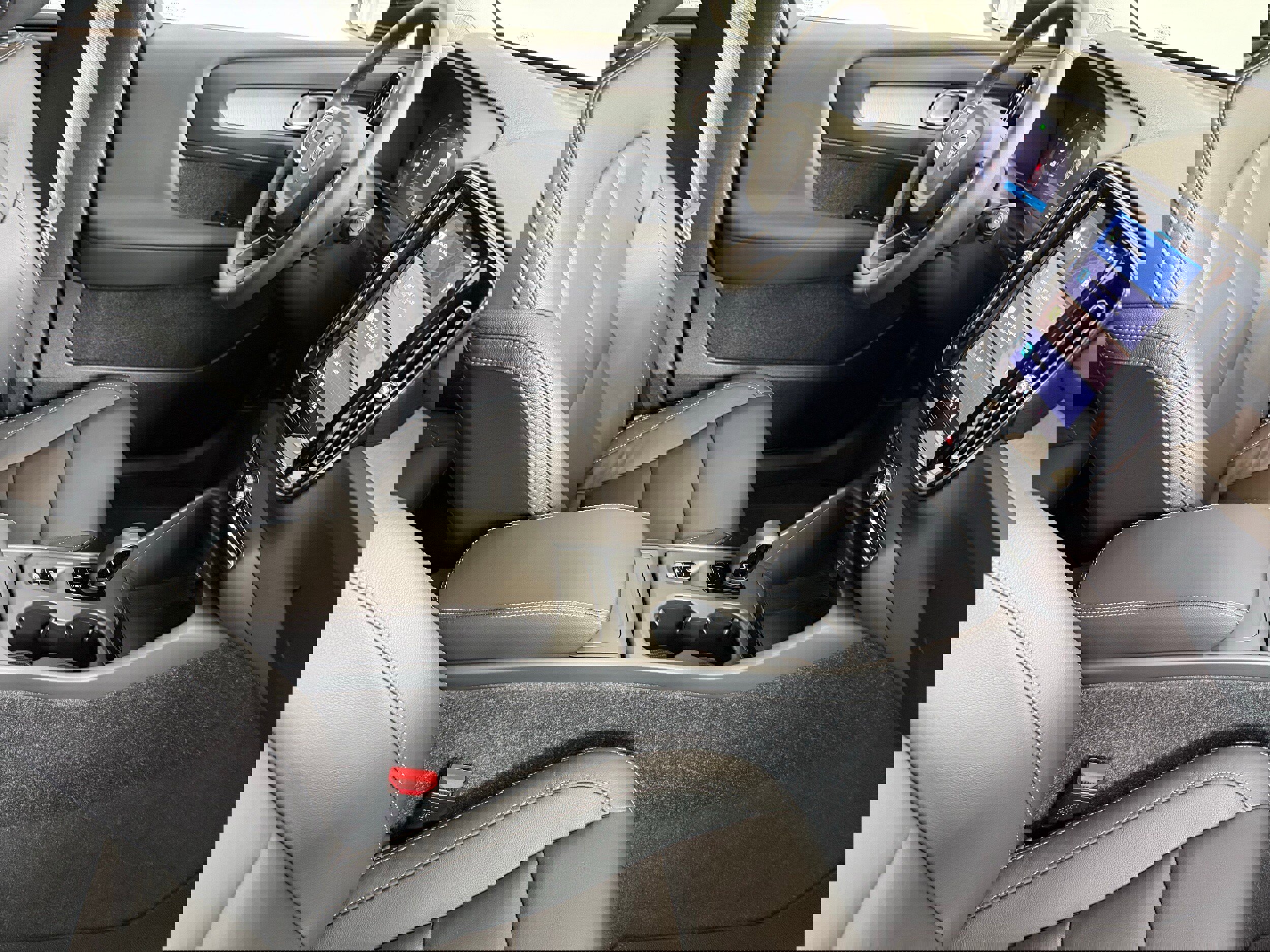 Used 2025 Volvo XC40 B5 Core w/ Protection Package Premier image 21