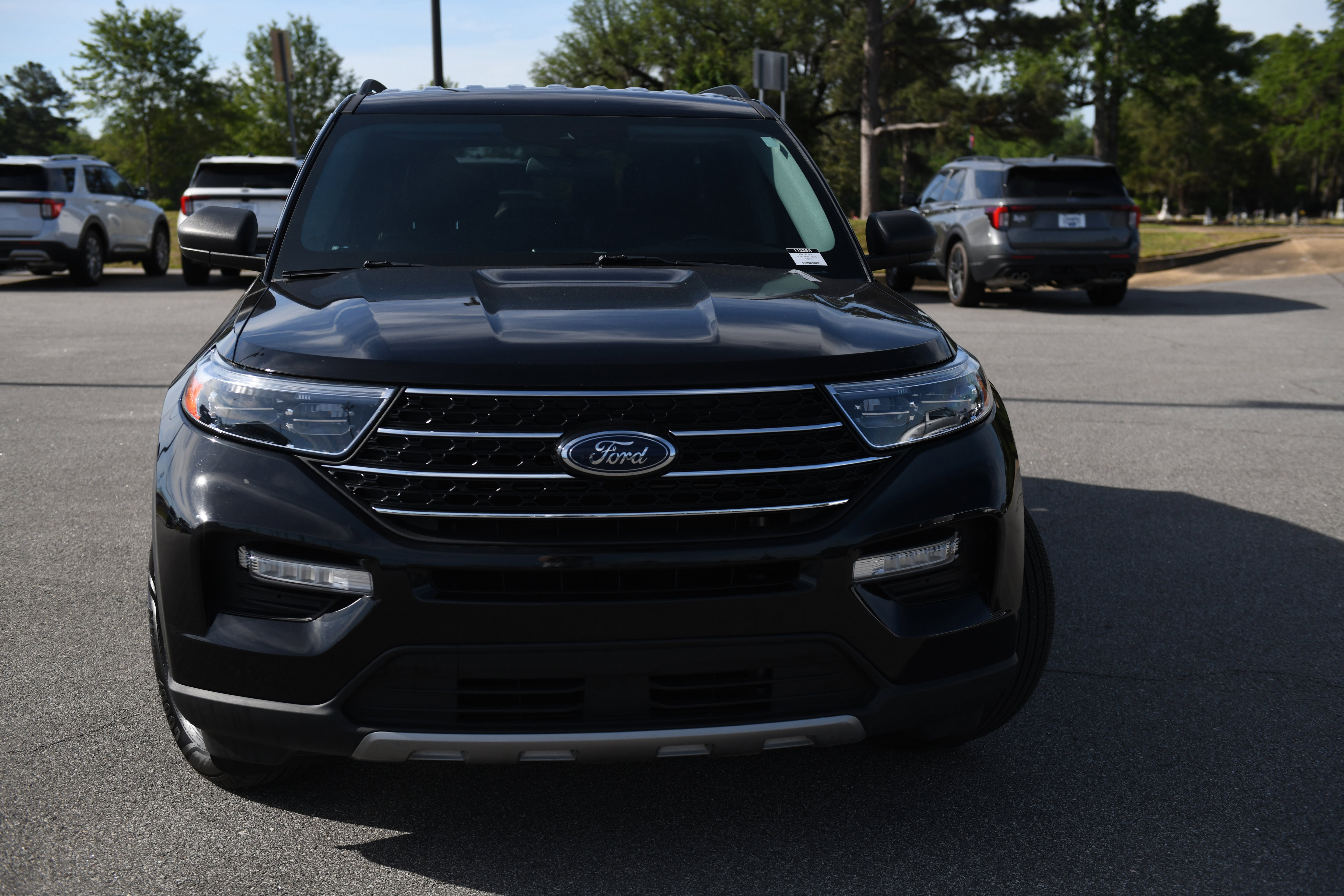 Used 2021 Ford Explorer XLT w/ Equipment Group 202A RWD image 4