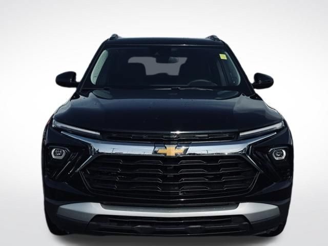 Used 2025 Chevrolet TrailBlazer LT AWD/4WD image 2
