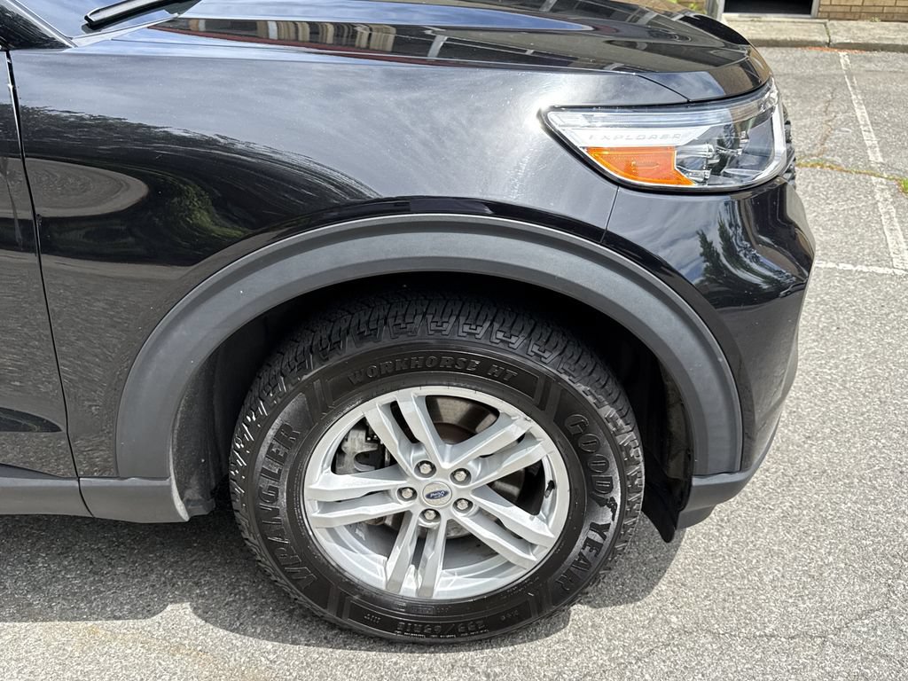 Used 2023 Ford Explorer XLT AWD/4WD image 9