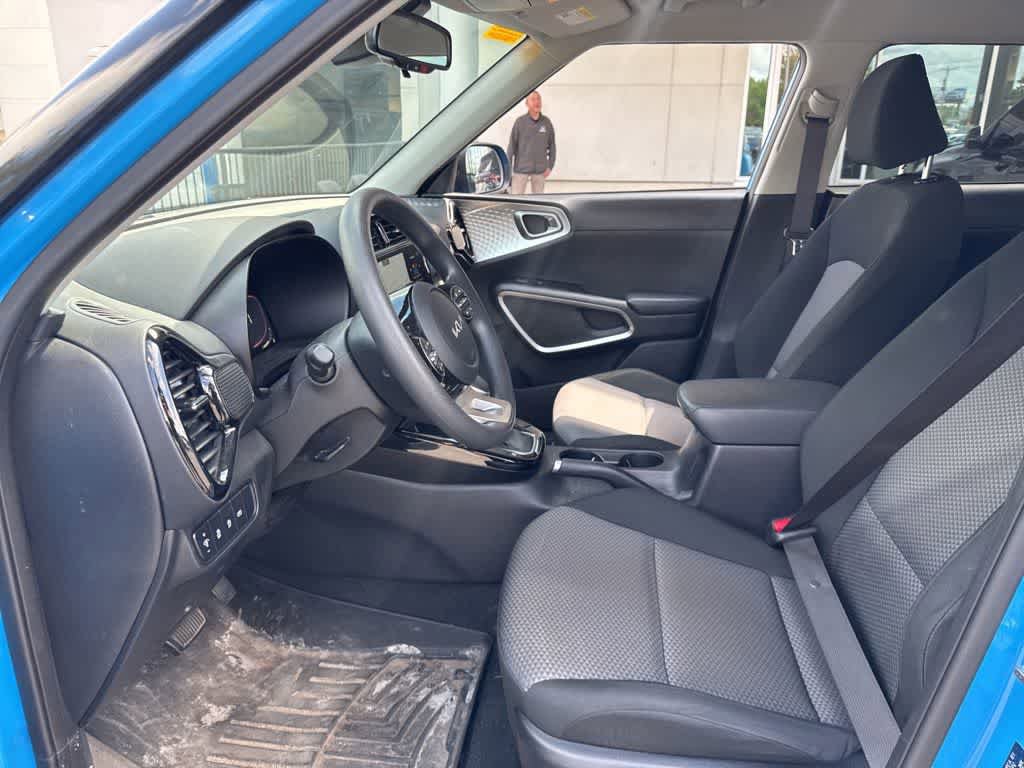 Used 2024 Kia Soul S FWD image 8