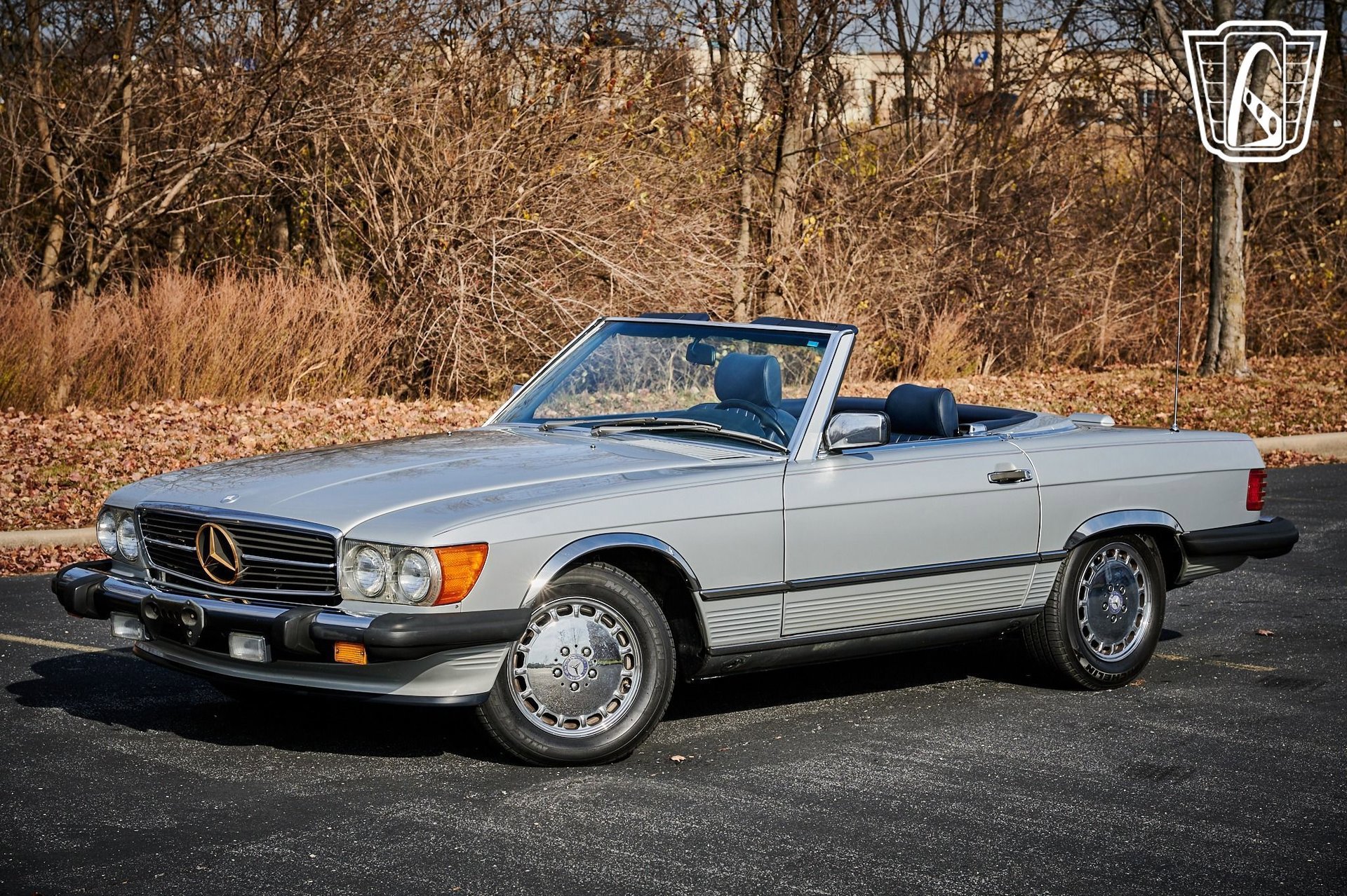 Used 1988 Mercedes-Benz 560 SL image 2