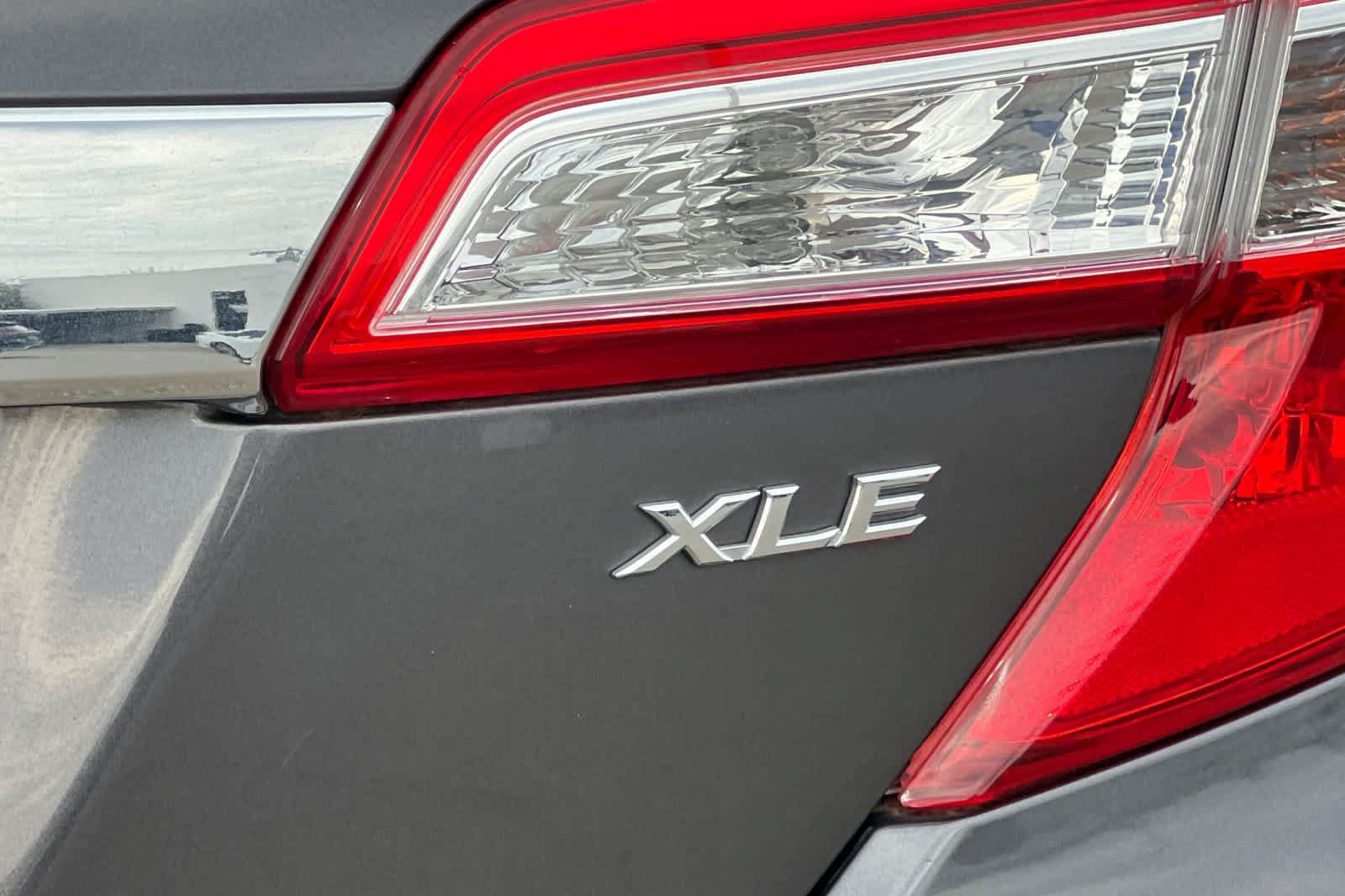 Used 2012 Toyota Camry XLE w/ Convenience Pkg FWD image 24