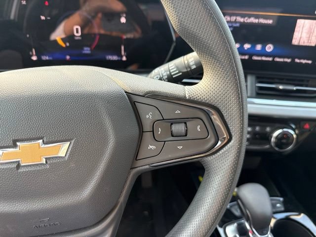 Used 2025 Chevrolet Trax LT FWD image 11