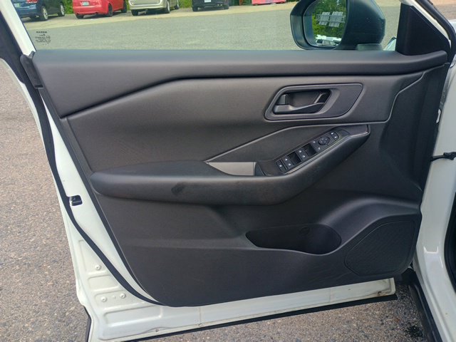 Used 2024 Nissan Rogue S AWD/4WD image 22