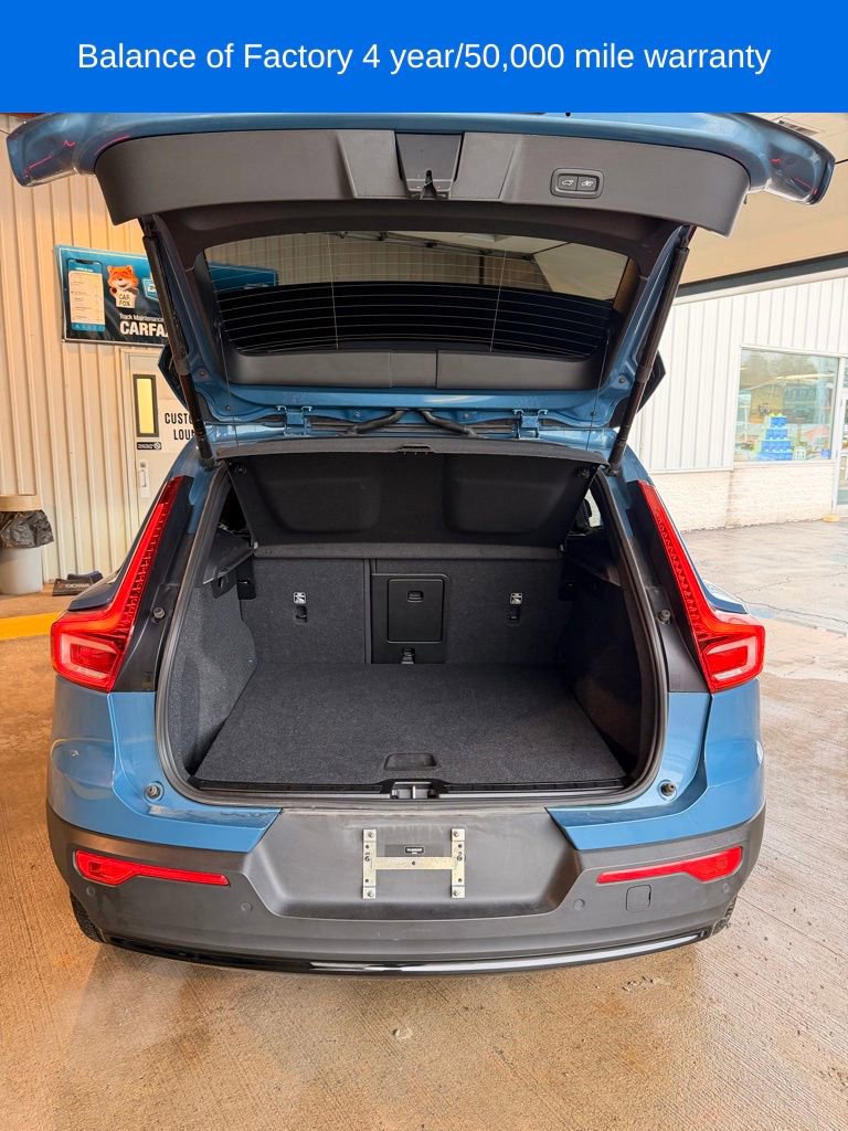 Used 2024 Volvo XC40 B5 Core image 17