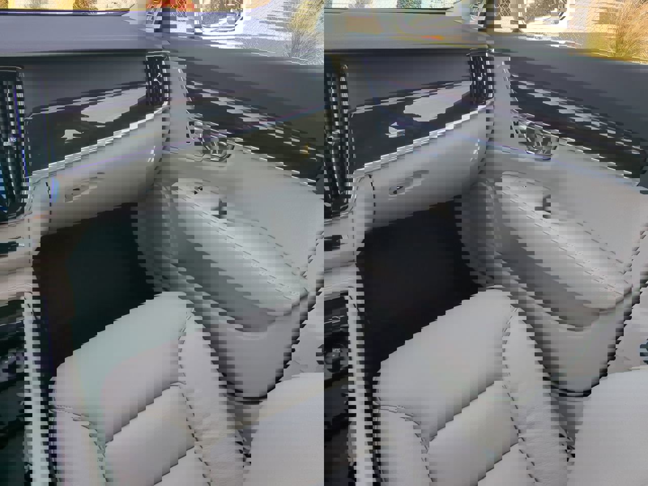 Used 2018 Volvo S90 T5 Momentum w/ Convenience Package image 14