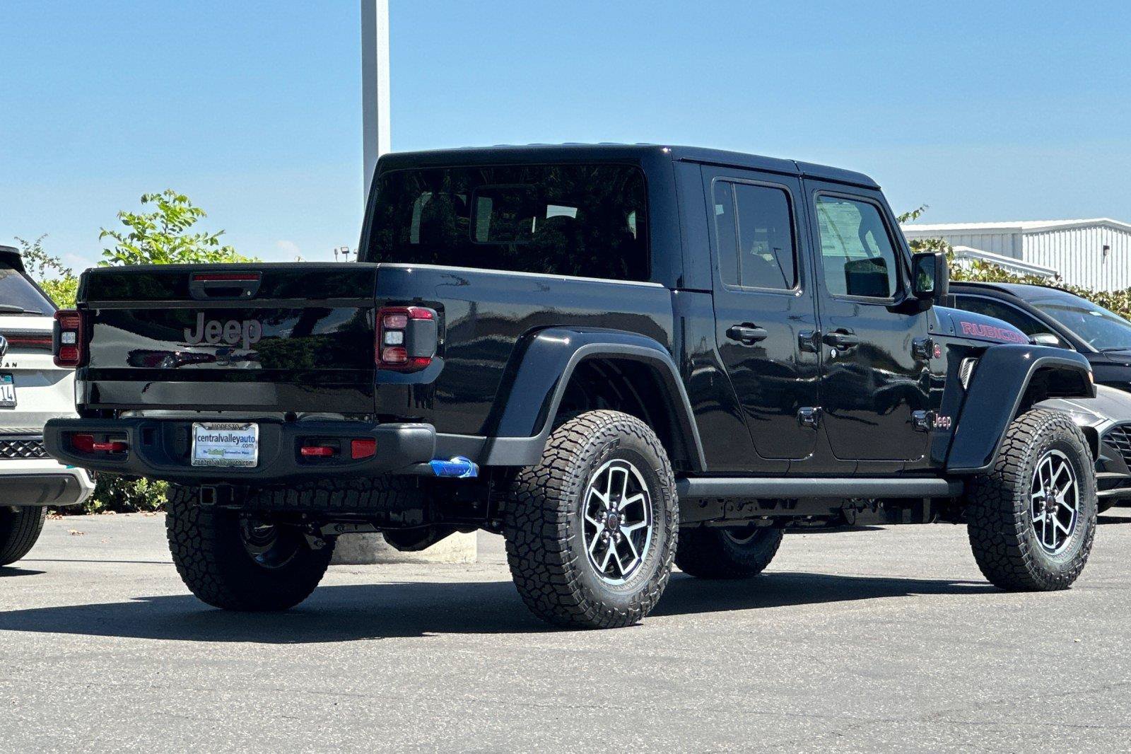 New 2026 Jeep Gladiator Rubicon w/ Steel Power Dome Hood Package AWD/4WD image 3