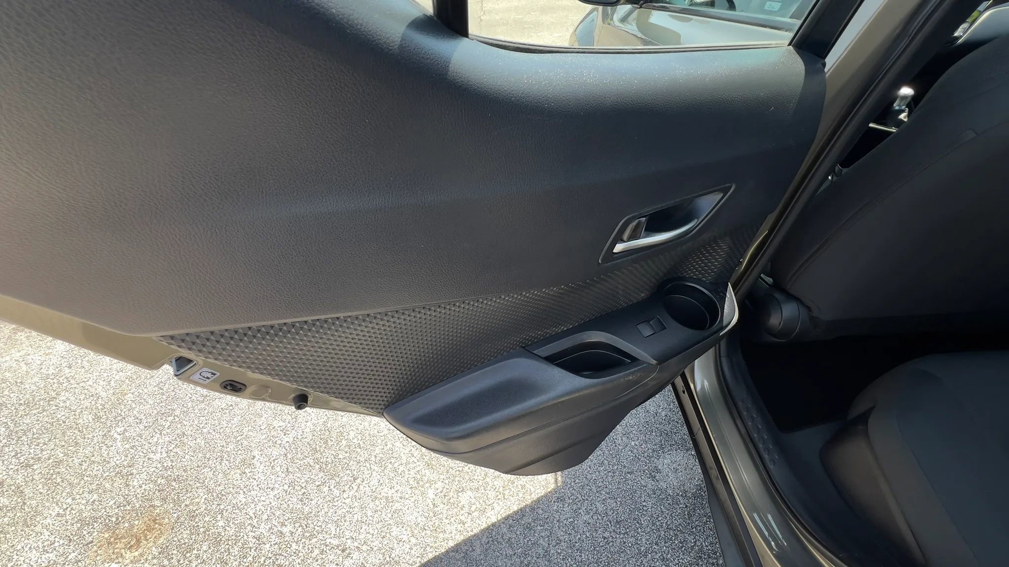 Used 2021 Toyota C-HR LE FWD image 18