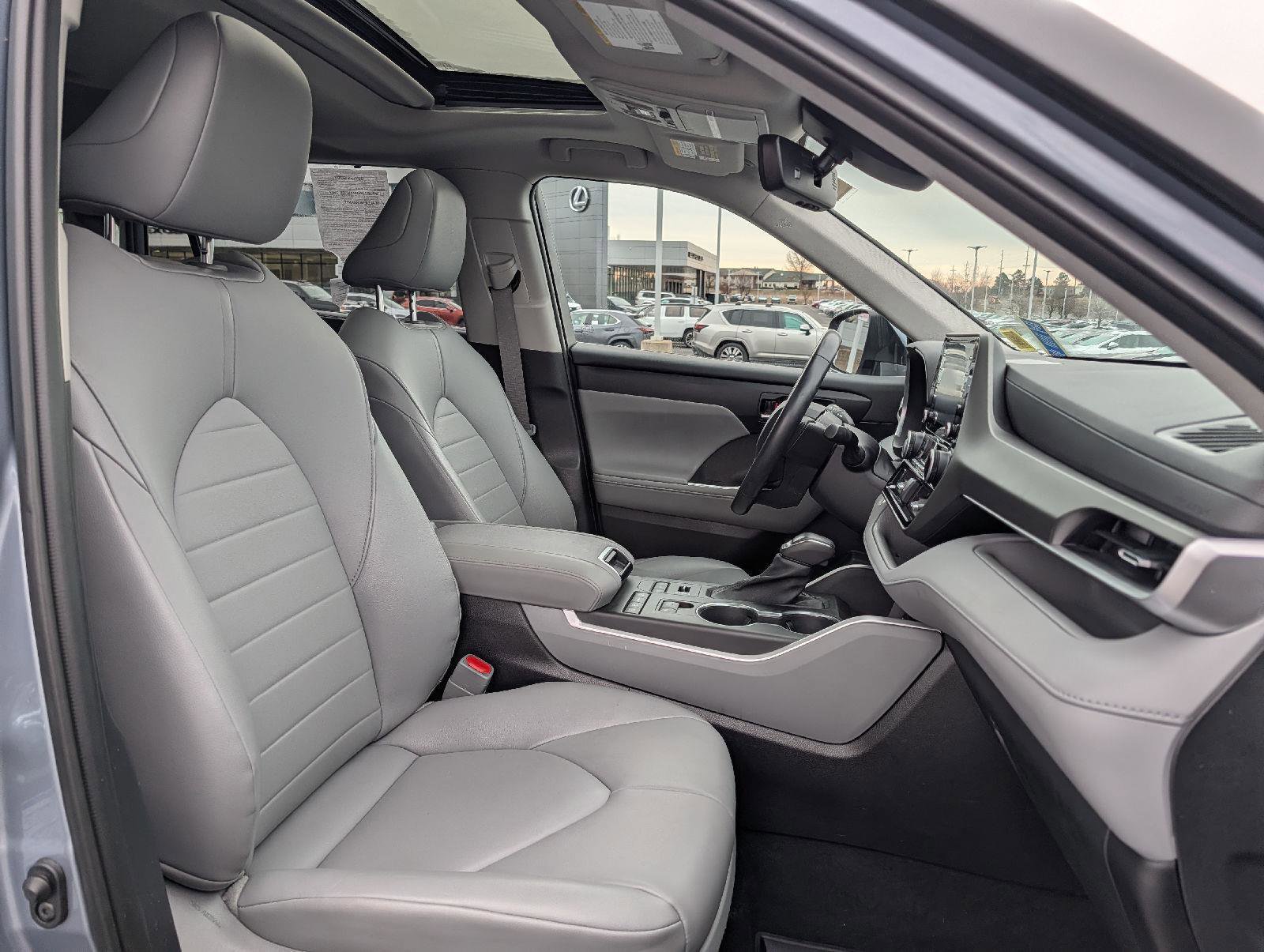 Used 2021 Toyota Highlander XLE image 23