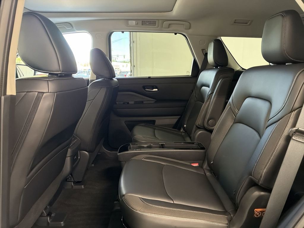 Certified 2025 Nissan Pathfinder SL w/ SL Premium Package FWD image 18