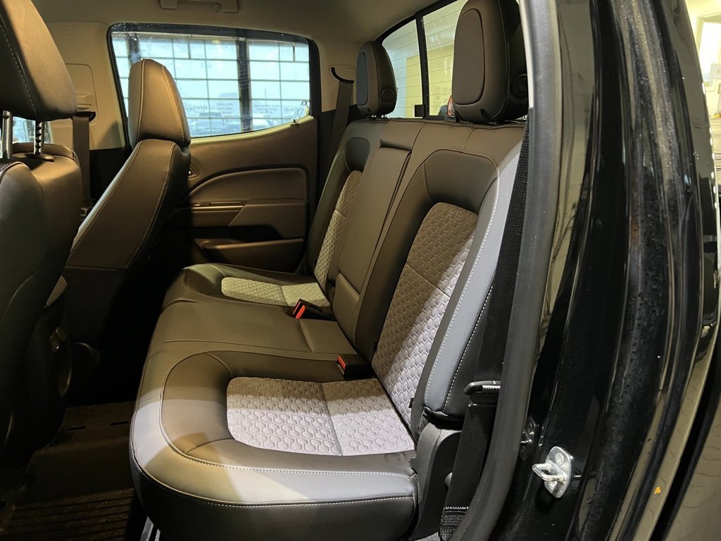 Used 2022 Chevrolet Colorado Z71 w/ Z71 Midnight Edition image 13