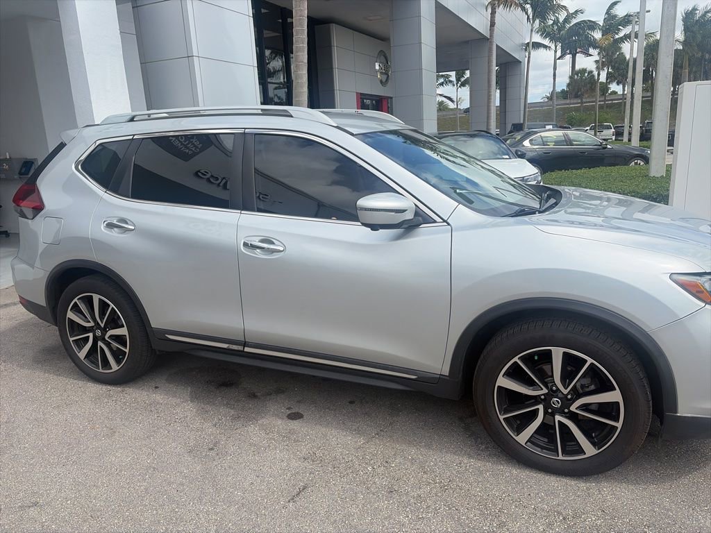 Used 2019 Nissan Rogue SL FWD image 2