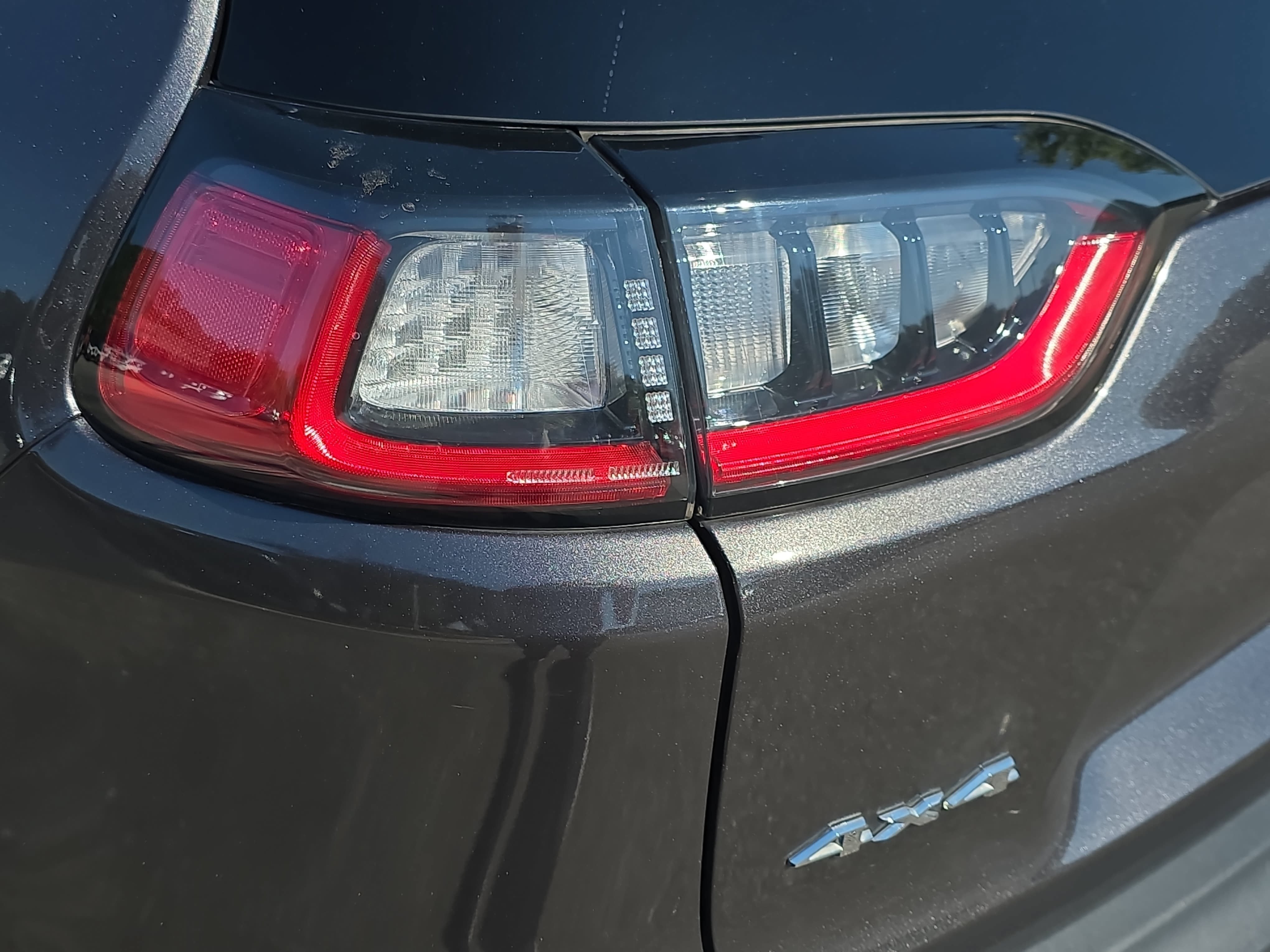 Used 2020 Jeep Cherokee Limited AWD/4WD image 31