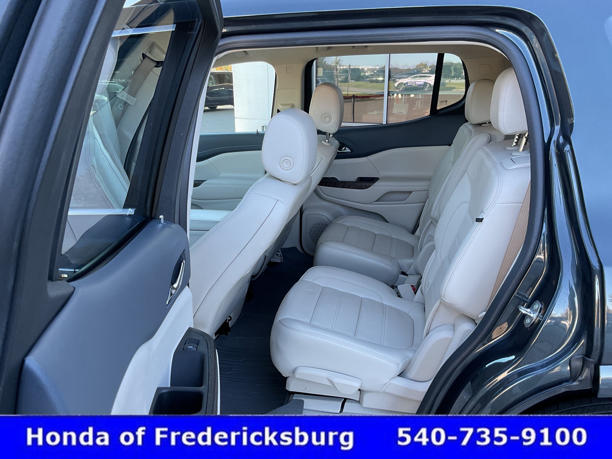 Used 2023 GMC Acadia Denali w/ Denali Ultimate Package FWD image 29