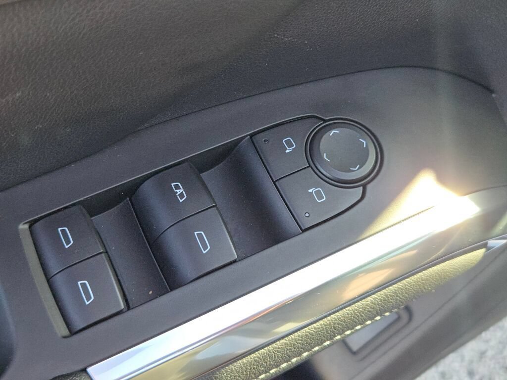 Used 2024 Chevrolet Traverse LT AWD/4WD image 23